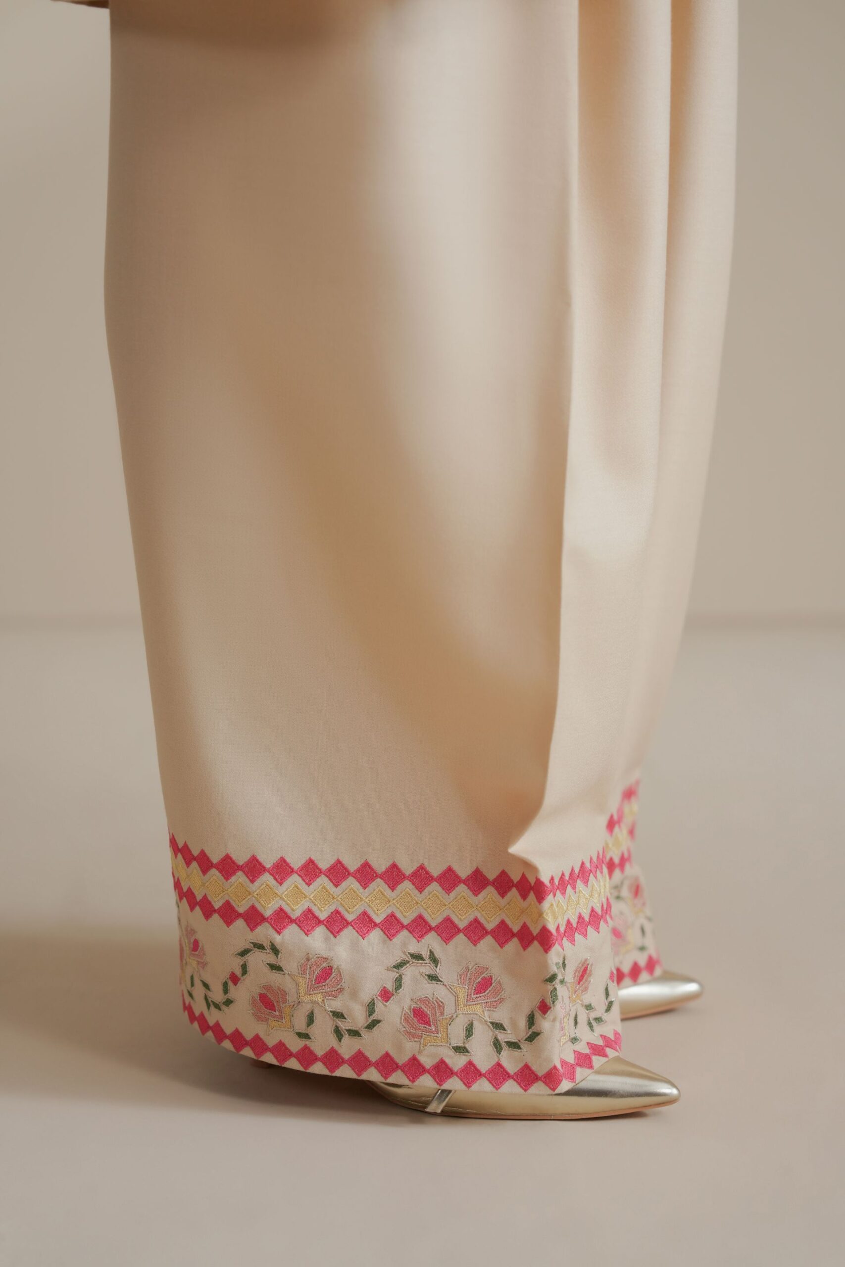 Soft Beige - Image 5